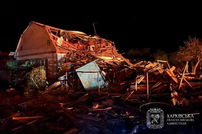 Шість дронів атакували Леб’яже: під час розбору завалів деблокували тіла загиблих (фото)